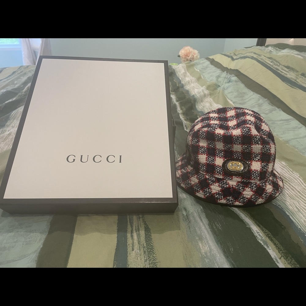 Gucci brand new hat:)open to any offers